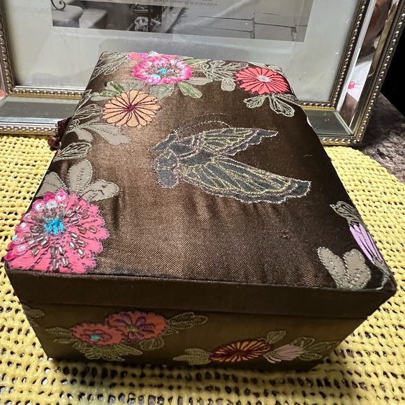 Vintage Beaded storage Box. - Picture 2 of 12